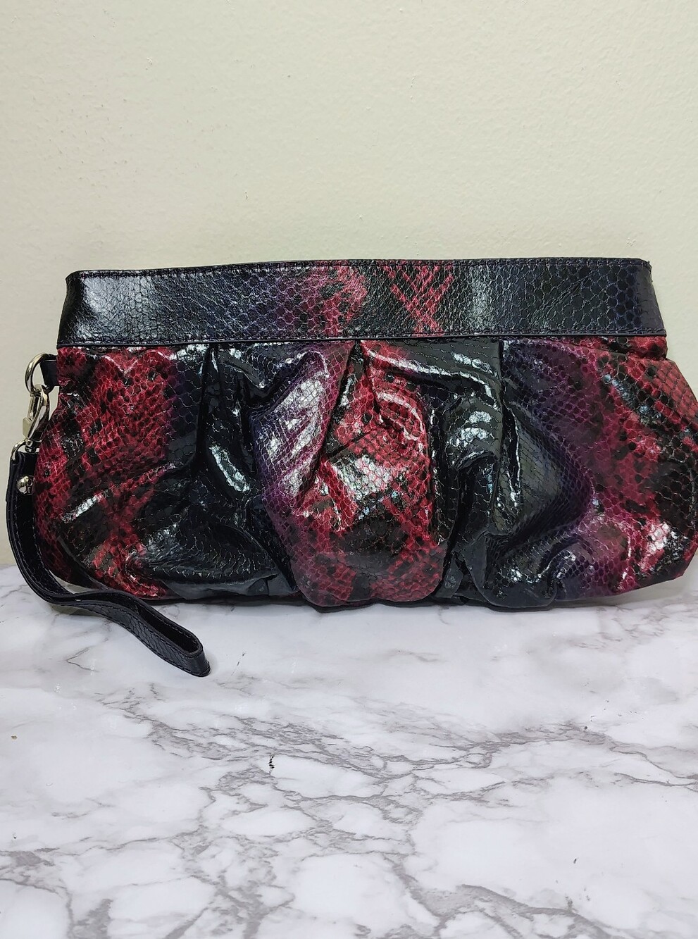 New York & Company NWOT Burgundy Snakeskin Print Wristlet Clutch Purse